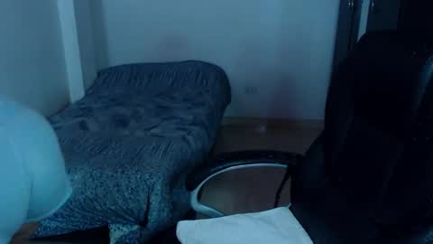 Louise  online show from September 2025 12:10:01 AM