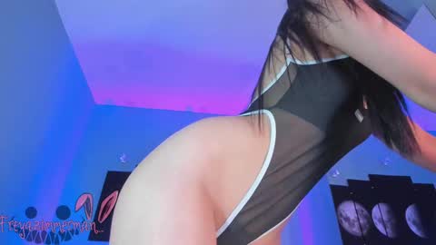 Snapshot of freyazimmerman_ chatting on September 2025 08:10:01 PM Pau. online show from September 2025 08:10:01 PM