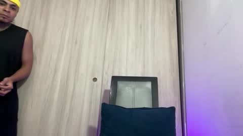 freyva_ online show from April 2026 06:19:01 AM