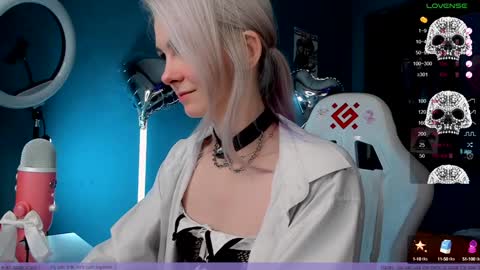 Snapshot of frida_fortune chatting on January 2025 02:21:02 AM Frida A boost to fortune for the one who gives a thumbs up and a bonus lucky for those who support me by joining the fanclub online show from January 2025 02:21:02 AM