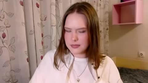 Snapshot of fridagaubert chatting on April 2026 06:01:02 PM Polly online show from April 2026 06:01:02 PM