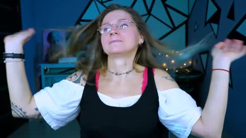 Snapshot of fridatander chatting on December 2024 09:22:01 AM Frida Tander online show from December 2024 09:22:01 AM