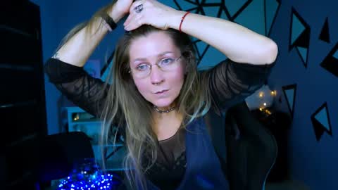 Snapshot of fridatander chatting on December 2024 12:37:01 PM Frida Tander online show from December 2024 12:37:01 PM