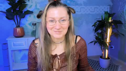 Snapshot of fridatander chatting on January 2025 09:11:02 AM Frida Tander online show from January 2025 09:11:02 AM