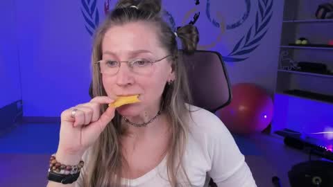 Snapshot of fridatander chatting on February 2025 12:08:01 PM Frida Tander online show from February 2025 12:08:01 PM