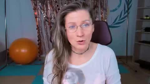 Snapshot of fridatander chatting on February 2025 09:03:01 AM Frida Tander online show from February 2025 09:03:01 AM