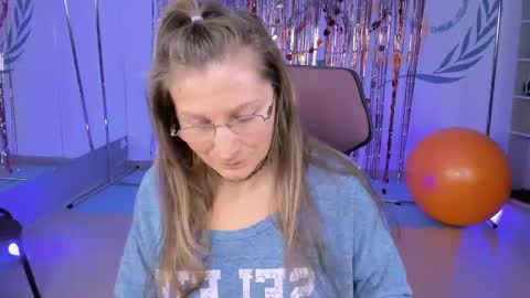 Snapshot of fridatander chatting on March 2025 03:38:02 PM Frida Tander online show from March 2025 03:38:02 PM