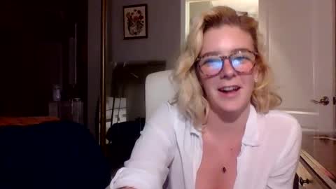 Snapshot of frommarywithlove chatting on October 2025 05:14:01 AM frommarywithlove online show from October 2025 05:14:01 AM