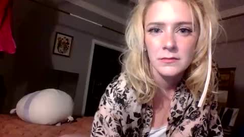 Snapshot of frommarywithlove chatting on October 2025 12:43:02 AM frommarywithlove online show from October 2025 12:43:02 AM