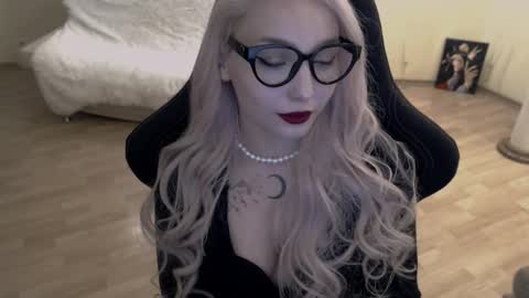 Lilith online show from October 2025 06:03:01 PM