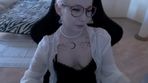 Snapshot of fromsun_forsoul chatting on May 2026 12:02:01 PM Lilith online show from May 2026 12:02:01 PM