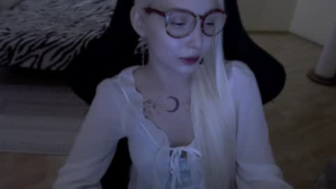 Snapshot of fromsun_forsoul chatting on May 2026 12:12:02 PM Lilith online show from May 2026 12:12:02 PM