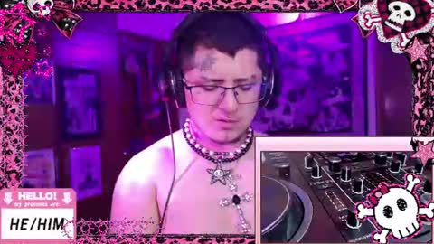 Snapshot of ftmbiggestclit chatting on June 2026 06:40:01 PM Kevin online show from June 2026 06:40:01 PM