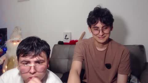 Snapshot of fuck_blow chatting on November 2025 01:26:02 AM uwu online show from November 2025 01:26:02 AM