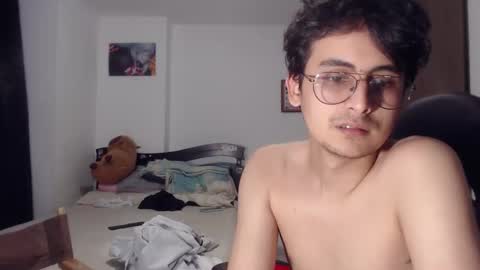 Snapshot of fuck_blow chatting on December 2025 10:40:02 PM uwu online show from December 2025 10:40:02 PM