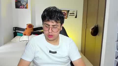 Snapshot of fuck_blow chatting on December 2025 05:40:02 PM uwu online show from December 2025 05:40:02 PM