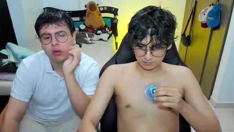 Snapshot of fuck_blow chatting on December 2025 08:36:02 PM uwu online show from December 2025 08:36:02 PM