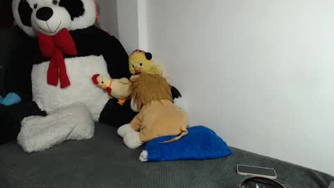 Mia and Gary  online show from February 2025 03:01:01 AM