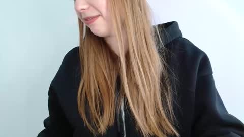 Snapshot of funemma000 chatting on April 2026 08:09:02 AM Emma online show from April 2026 08:09:02 AM