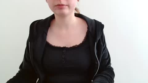 Snapshot of funemma000 chatting on April 2026 12:29:02 PM Emma online show from April 2026 12:29:02 PM