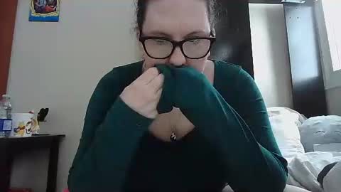 fuzzypeaches87 online show from January 2026 06:12:02 PM