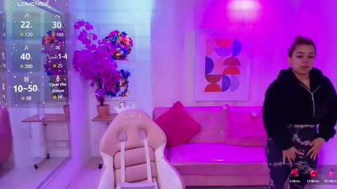 gabby_evanns online show from October 2025 12:02:01 PM