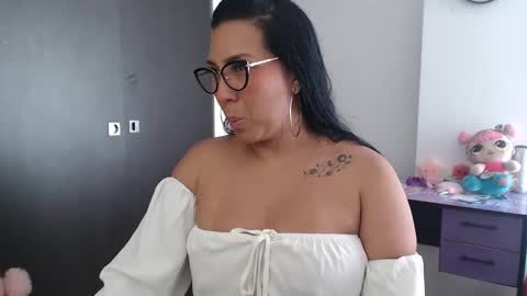 Snapshot of gaby_bluexx chatting on October 2025 07:59:01 PM Gaby Blue online show from October 2025 07:59:01 PM