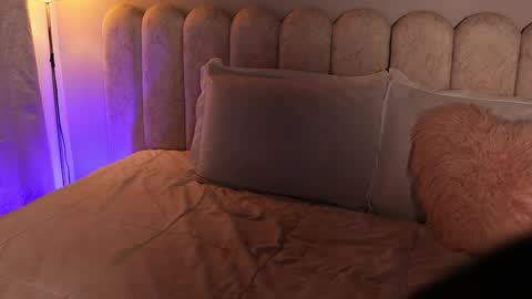 Aleja  online show from January 2025 12:11:02 PM