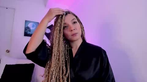 gaia_stonne online show from November 2025 11:23:02 AM