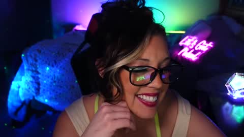Snapshot of garagesex22 chatting on January 2025 05:19:01 AM Jenna  - be back MONDAY night.  online show from January 2025 05:19:01 AM