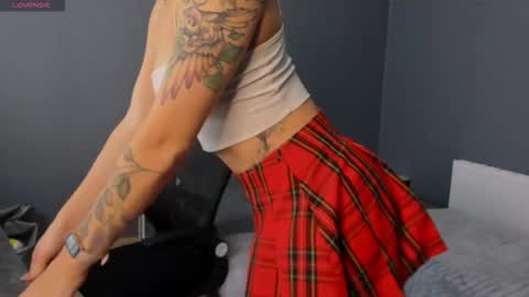 Max and Eva online show from October 2025 04:48:01 AM