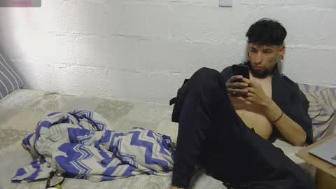 Snapshot of garou420 chatting on December 2025 06:36:02 PM GAROU online show from December 2025 06:36:02 PM