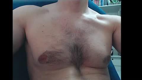 Snapshot of gatosarado23 chatting on June 2026 05:02:02 AM gatosarado23 online show from June 2026 05:02:02 AM