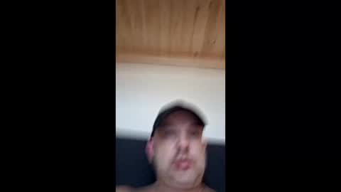 Snapshot of gaybud81 chatting on January 2025 01:27:01 PM FuckerEurope online show from January 2025 01:27:01 PM