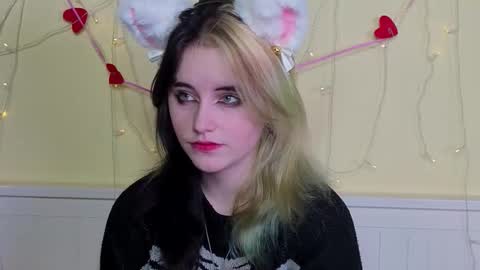 Ilona online show from November 2025 06:08:01 PM