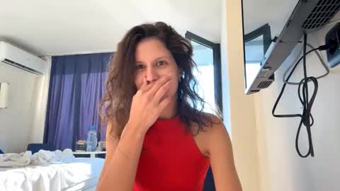 Snapshot of genevivegrippen chatting on November 2025 12:18:01 PM SofiBloom online show from November 2025 12:18:01 PM