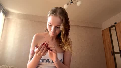 Snapshot of geneviveseay chatting on September 2025 09:31:02 AM Emmi online show from September 2025 09:31:02 AM