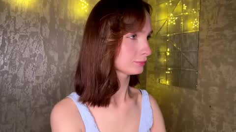 Riana online show from May 2026 01:28:02 PM