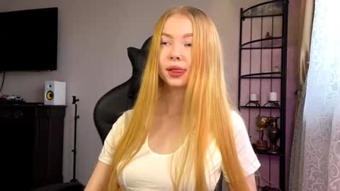 Amelia online show from November 2025 06:23:01 AM