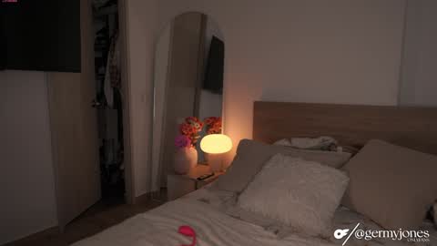 Snapshot of germaine_jones chatting on October 2025 03:06:02 AM germaine_jones online show from October 2025 03:06:02 AM