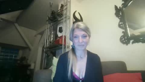 germansweety online show from October 2025 05:03:01 PM