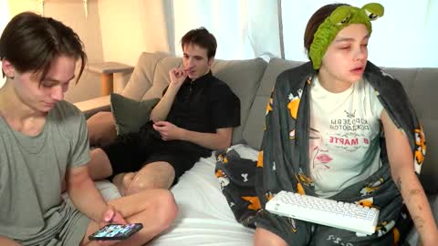 Snapshot of gerridae chatting on February 2025 05:12:02 AM Jean and Isa couple Van online show from February 2025 05:12:02 AM