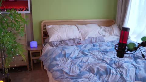 Anna online show from November 2025 12:33:01 AM