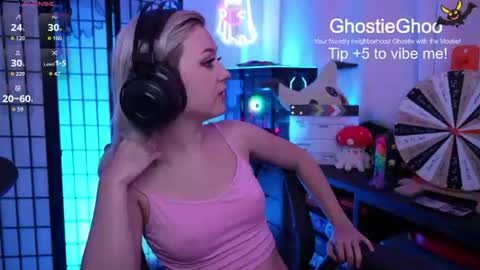 Snapshot of ghostieghoo chatting on June 2026 07:35:02 PM Ghostie online show from June 2026 07:35:02 PM
