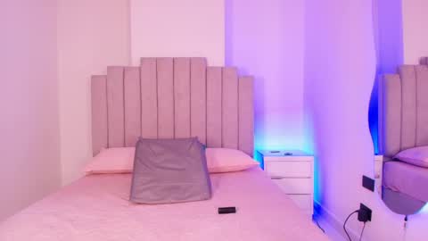 gia_roux_ online show from May 2026 07:22:01 PM