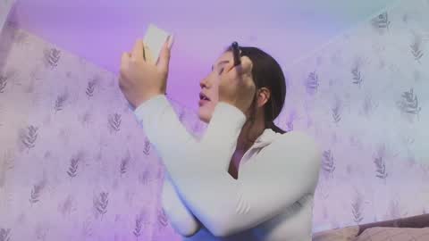 Gia online show from November 2025 01:00:01 PM