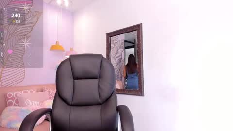 Gia  online show from March 2025 06:33:01 PM