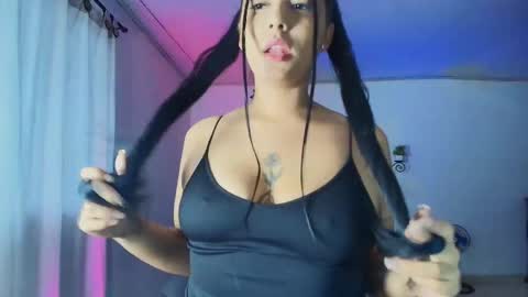 Giana Roberts online show from November 2025 12:04:02 PM