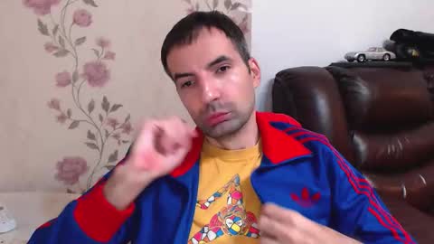 Gianni online show from November 2025 06:06:01 PM