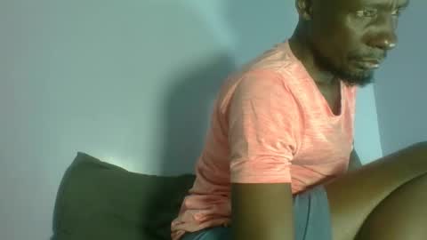 Snapshot of giant_couple chatting on April 2026 02:21:01 AM giant_couple online show from April 2026 02:21:01 AM